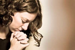 mujer-orando